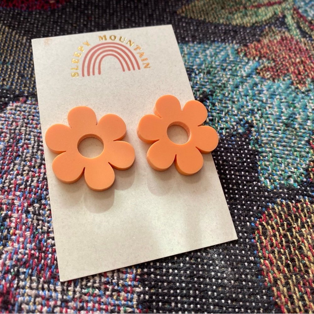 Brand new! Creamsicle orange retro style flower power earrings!